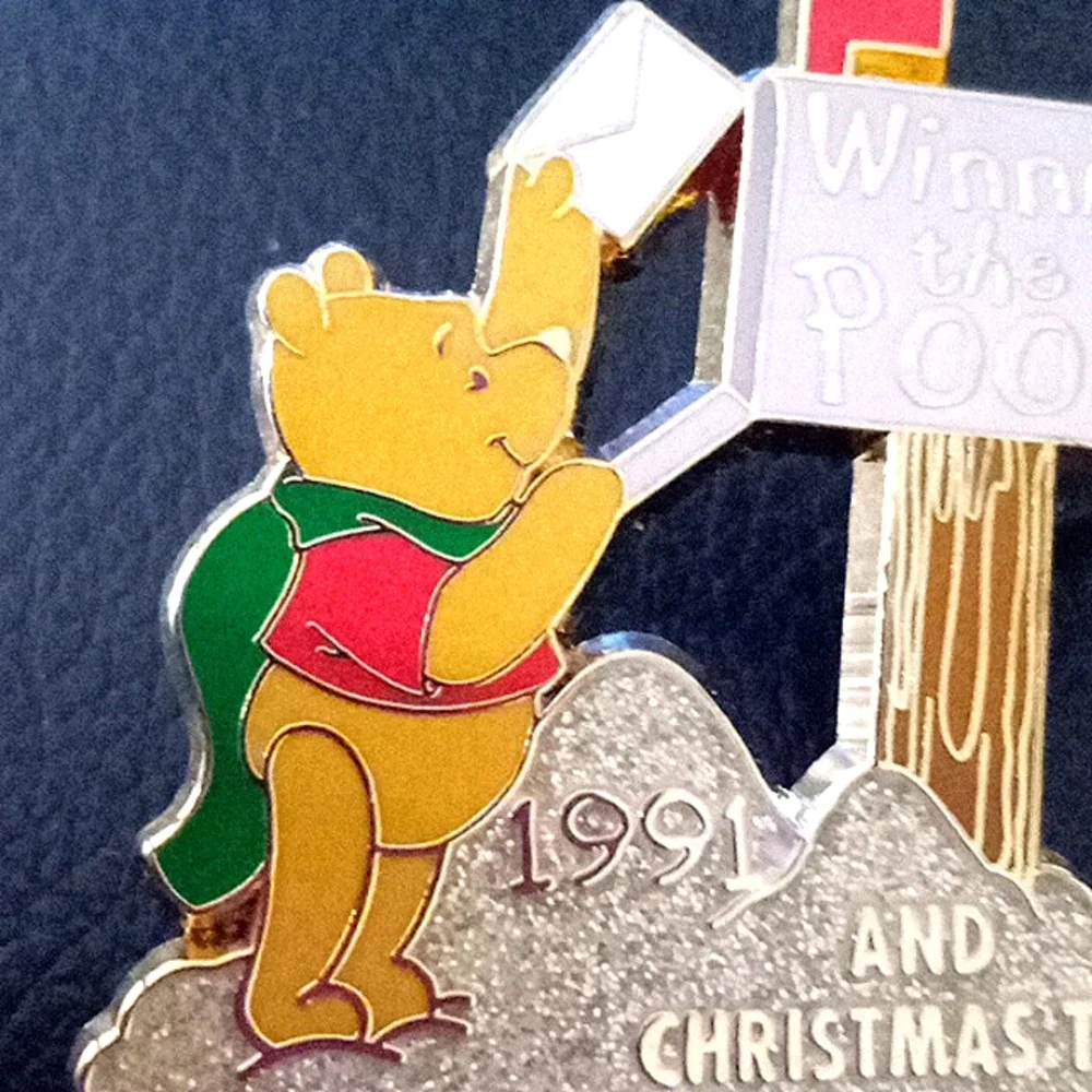 DISNEY STORE WINNIE THE POOH MAILING HIS LETTER TO SANTA - Picture 4 of 8